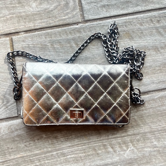 Chanel Metallic Silver Quilted Leather 2.55 Reissue L Yen Continental WOC - Picture 10 of 10